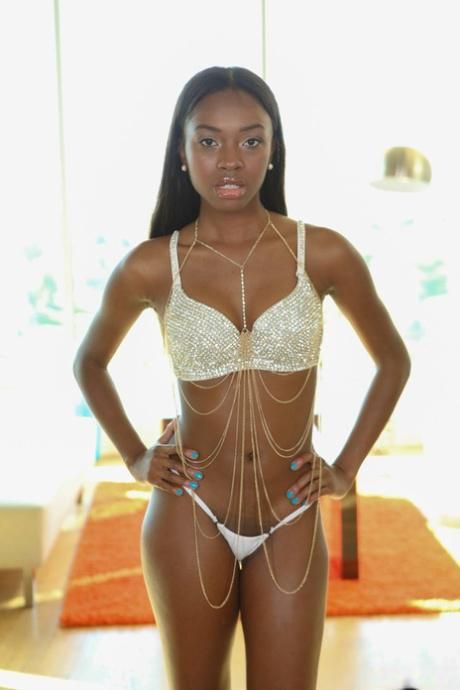 Проститутки Адлера: мир без внимания и предвзятости